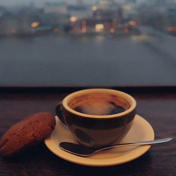 На фото изображено ШЕРРИ-БРЕНДИ ароматизированный кофе