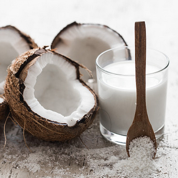 На фото изображено Миндальное молоко с нектаром кокосовых соцветий 180 мл