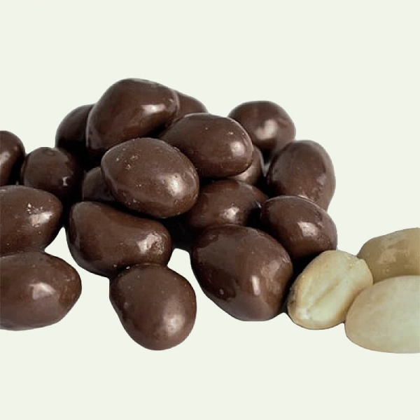 На фото изображено Арахис в темном шоколаде